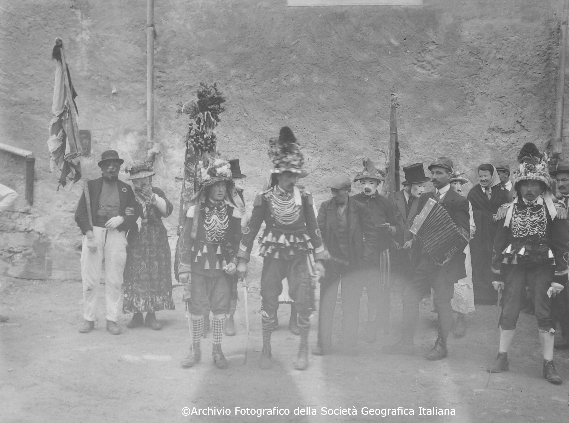 Giotto Dainelli, Costumi e maschere di Carnevale a Courmayeur, 1919